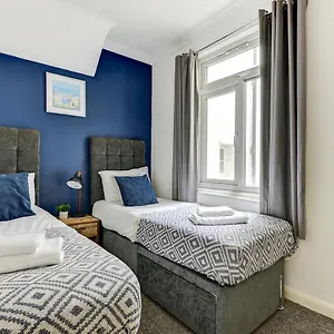 2 Bedroom - Queens Square Flat 1 Brighton