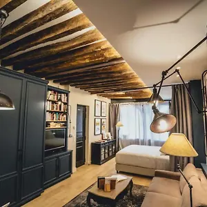 https://marais-bretagne-appartement-darchitecte-4p.fr-paris.fr