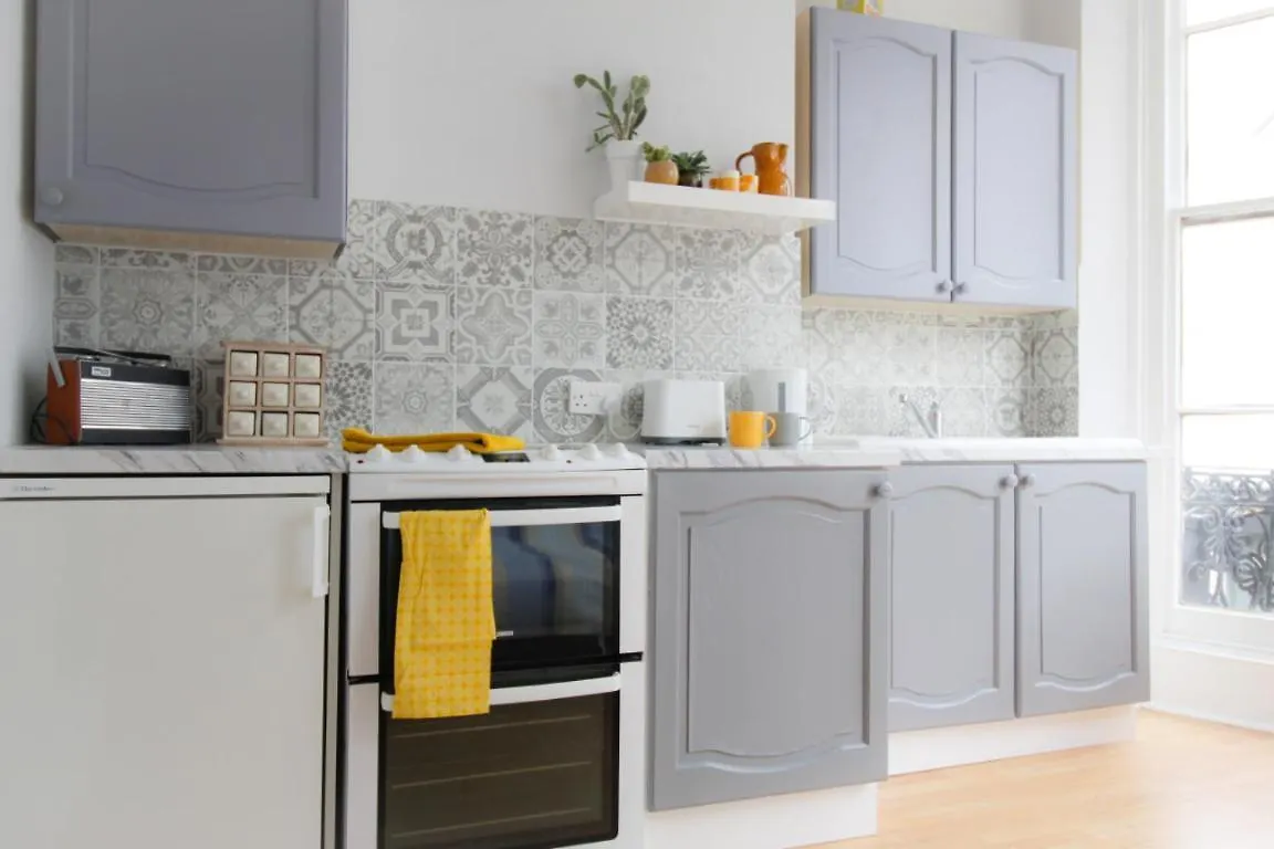 Striking Seaside One Bed Balcony Flat In Brighton Apartment