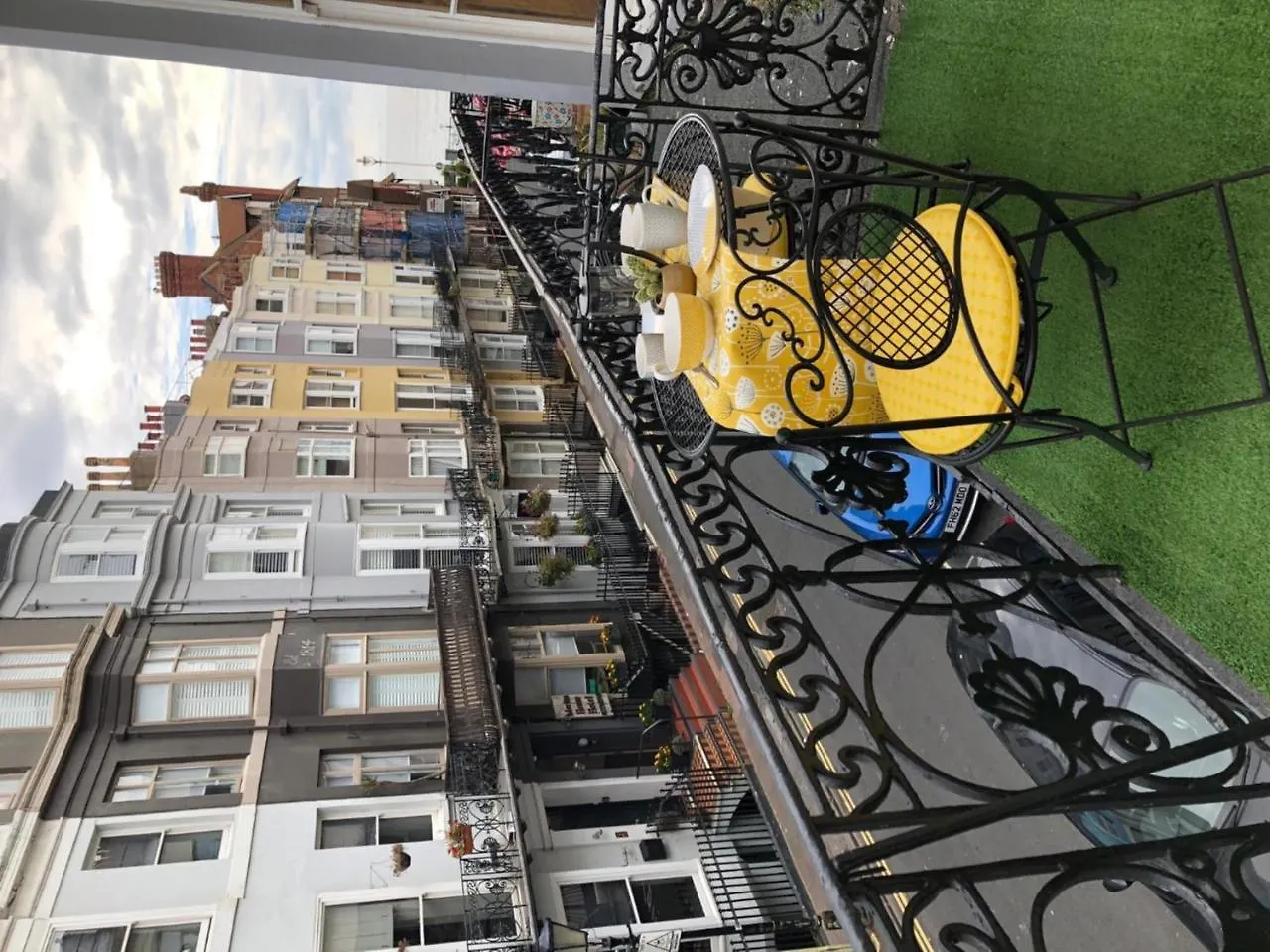 Striking Seaside One Bed Balcony Flat In Brighton Apartment