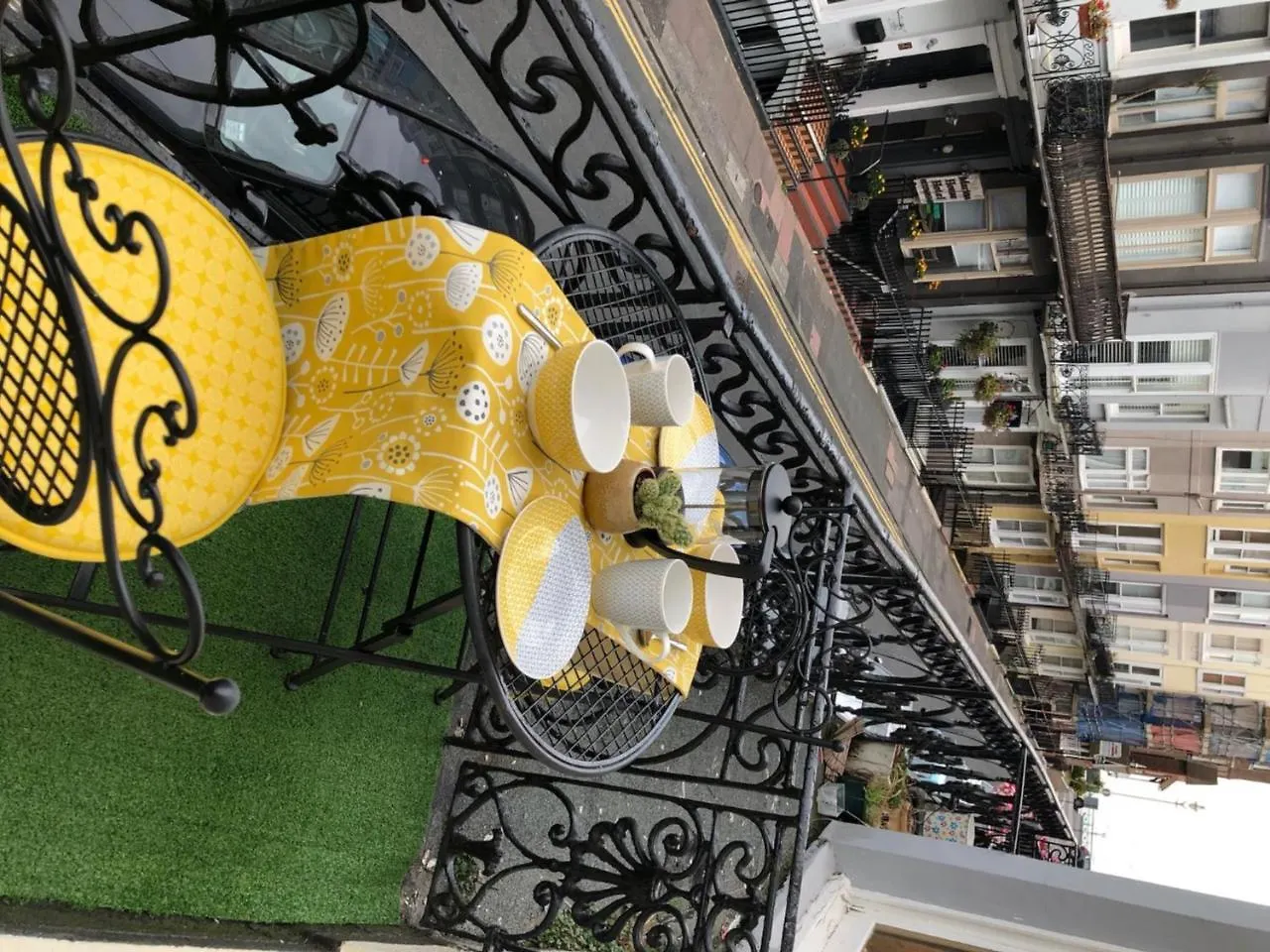 Striking Seaside One Bed Balcony Flat In Brighton Apartment